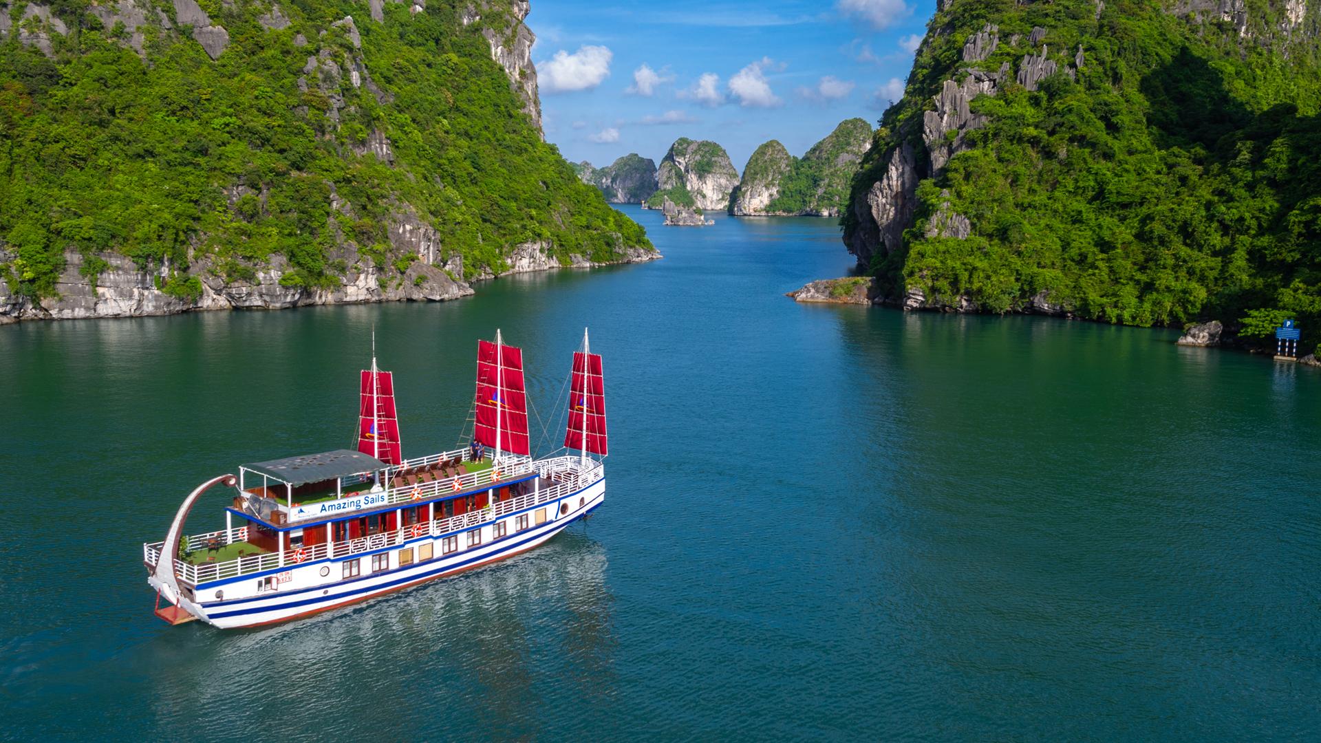 boat tour in halong bay