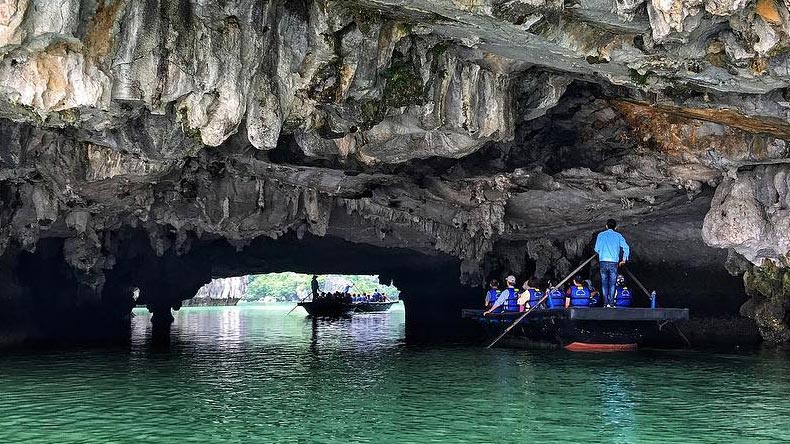 https://www.visithalongbay.com/media/uploads/froala_editor/images/LuonCave.jpg