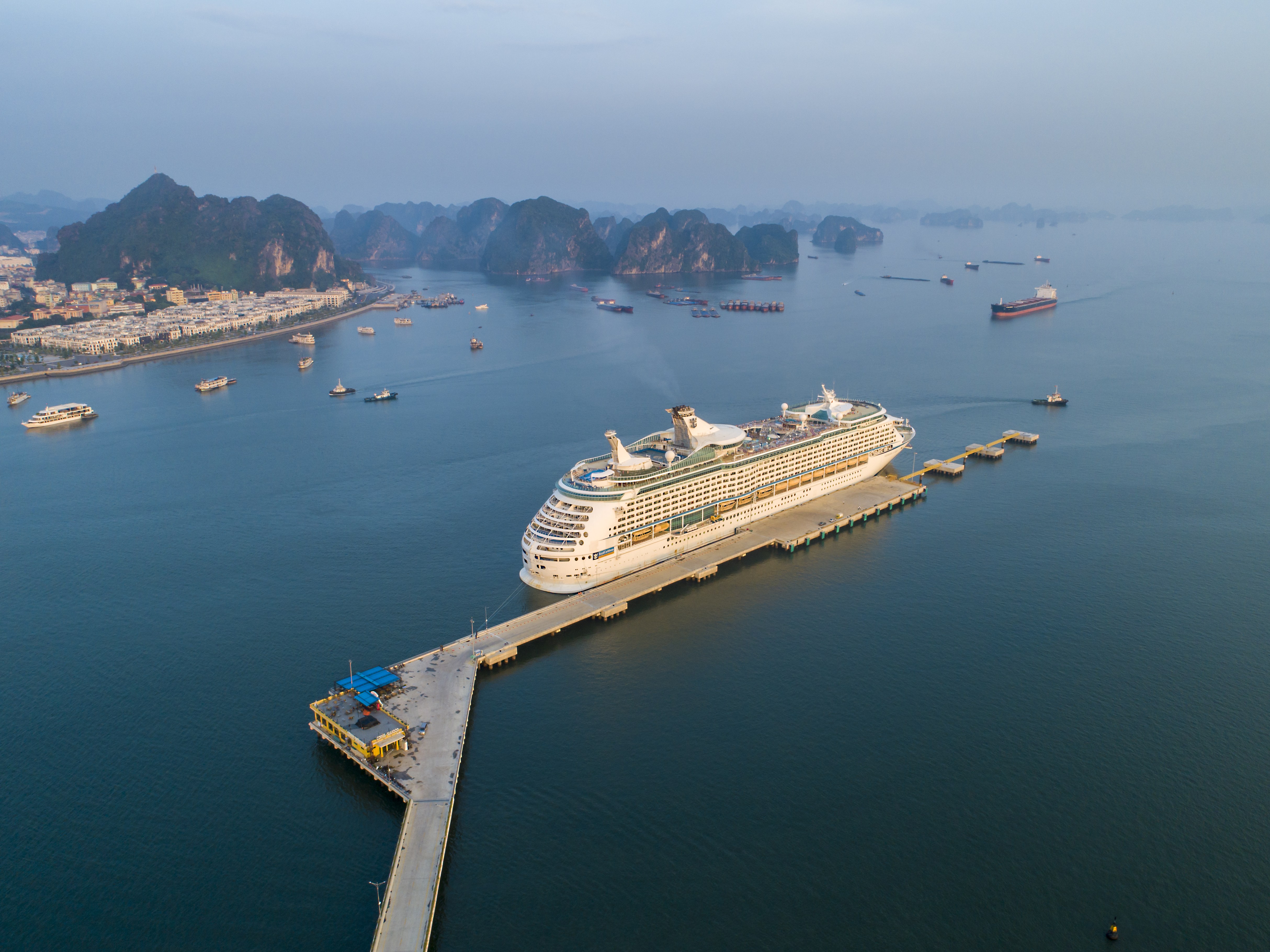 halong bay cruise terminal