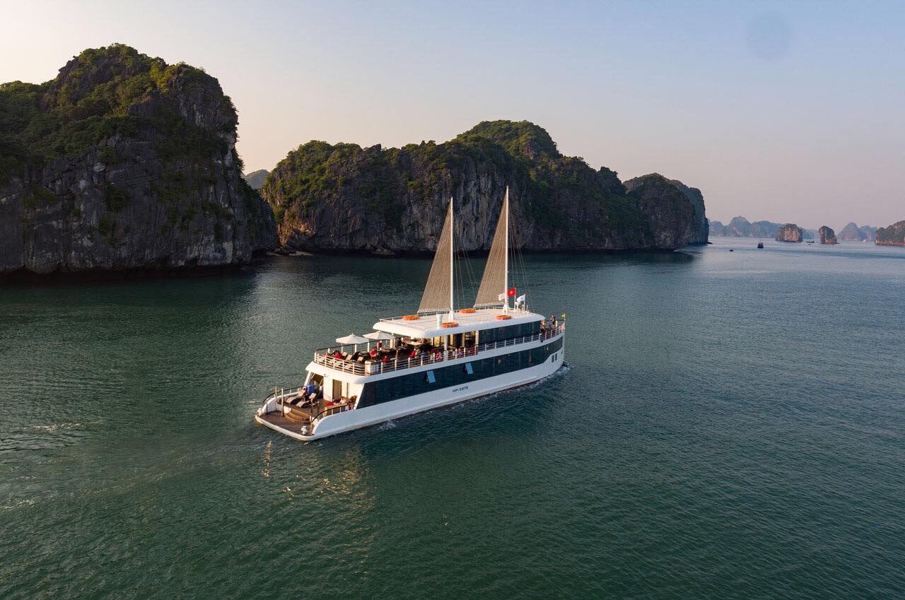 halong bay day trip or stay