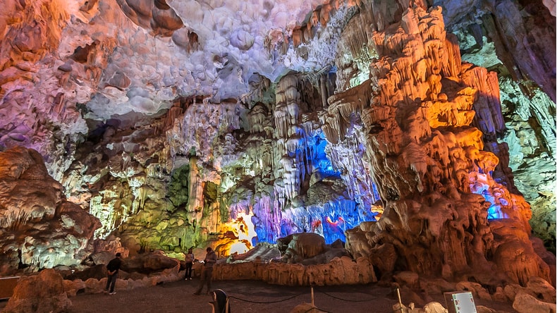 https://www.visithalongbay.com/media/uploads/froala_editor/images/sung-sot-cave1.jpg