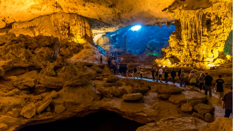 https://www.visithalongbay.com/media/uploads/froala_editor/images/sung-sot-cave101.jpg