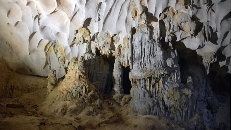 https://www.visithalongbay.com/media/uploads/froala_editor/images/sung-sot-cave16.jpg