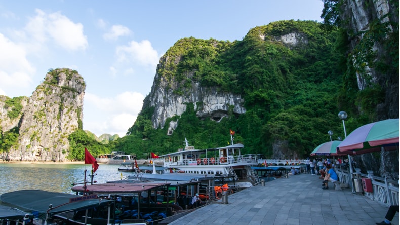 https://www.visithalongbay.com/media/uploads/froala_editor/images/sung-sot-cave18.jpg